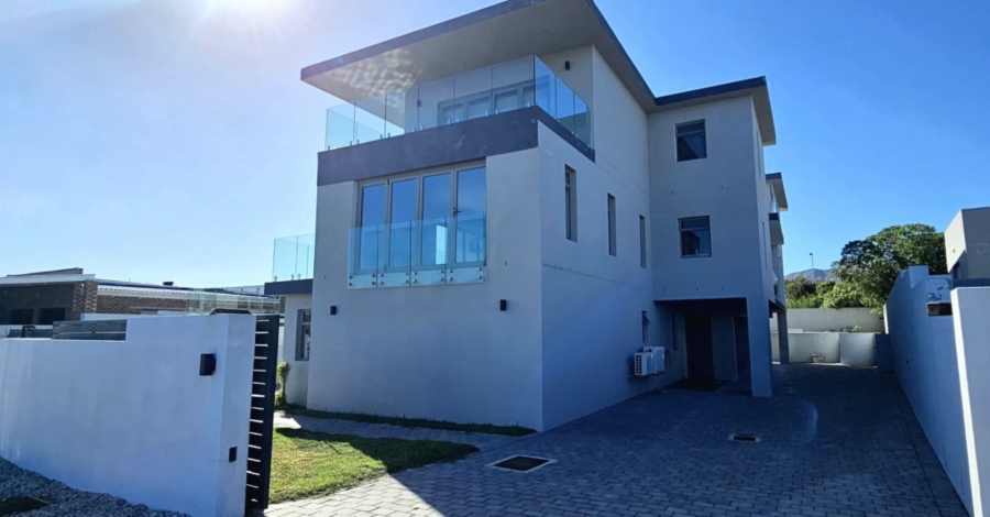 7 Bedroom Property for Sale in Gansbaai Central Western Cape